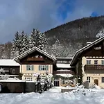 Aussergewoehnliche Loft-wohnung In Einer Alten Barons Mit Suedterrasse Und Privatem Garten