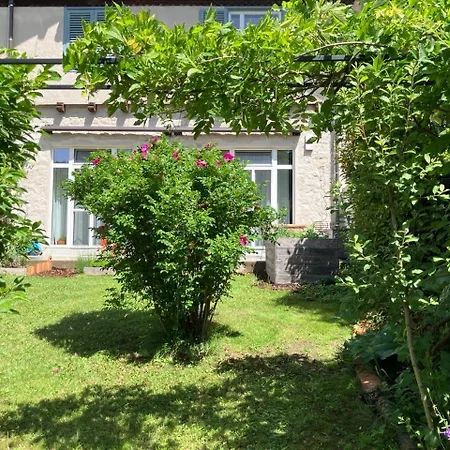 Aussergewoehnliche Loft-wohnung In Einer Alten Barons Mit Suedterrasse Und Privatem Garten *