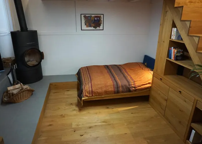 Apartment Aussergewoehnliche Loft-wohnung In Einer Alten Barons Mit Suedterrasse Und Privatem Garten