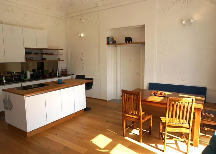 Aussergewoehnliche Loft-wohnung In Einer Alten Barons Mit Suedterrasse Und Privatem Garten Apartment *