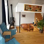 Aussergewoehnliche Loft-wohnung In Einer Alten Barons Mit Suedterrasse Und Privatem Garten Daire
