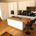 Aussergewoehnliche Loft-wohnung In Einer Alten Barons Mit Suedterrasse Und Privatem Garten *