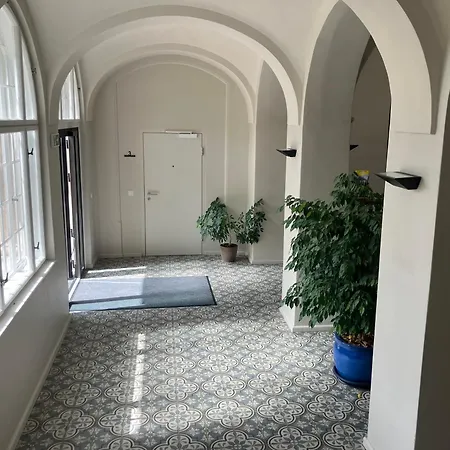 Aussergewoehnliche Loft-wohnung In Einer Alten Barons Mit Suedterrasse Und Privatem Garten Appartement *