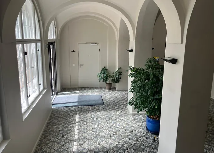 Aussergewoehnliche Loft-wohnung In Einer Alten Barons Mit Suedterrasse Und Privatem Garten Appartement *