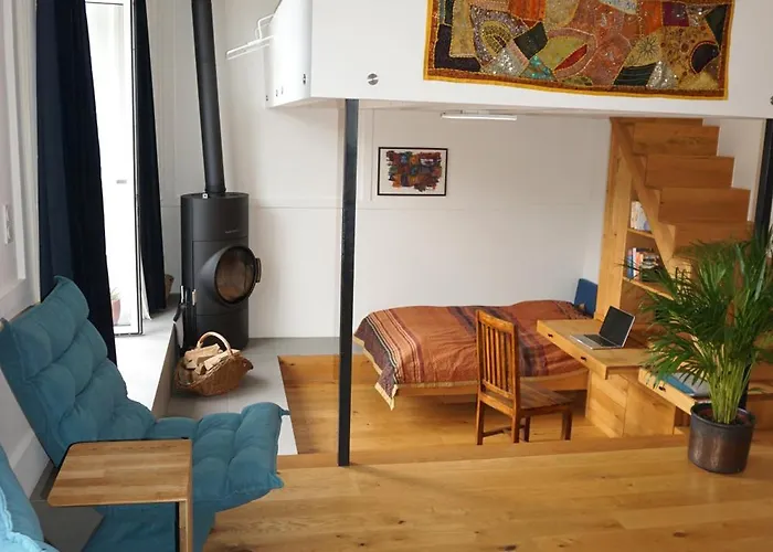 Aussergewoehnliche Loft-wohnung In Einer Alten Barons Mit Suedterrasse Und Privatem Garten Appartement